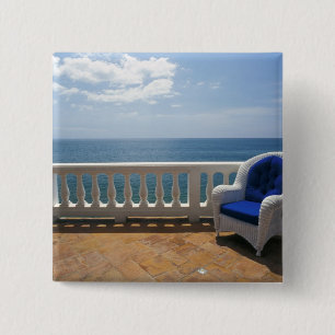 Puerto Rico. Korbsessel und geflieste Terrasse bei Button