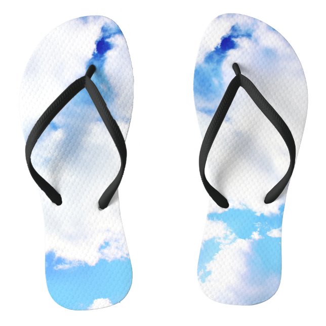 Puffy White Clouds und Blue Sky Flip Flops (Fußbett)