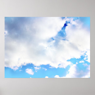 Puffy White Clouds und Blue Sky Poster