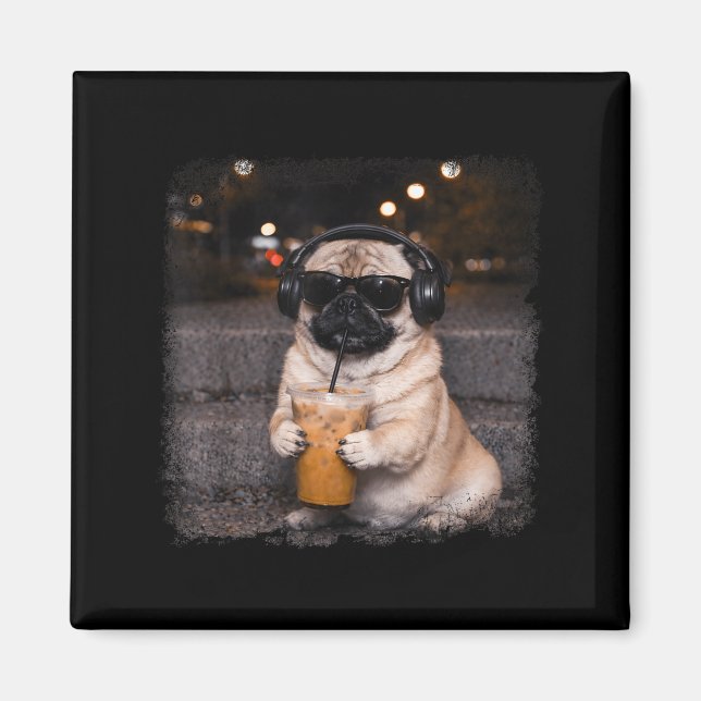 Pug drinking iced coffee lover humor funny dog mem magnet (Vorne)