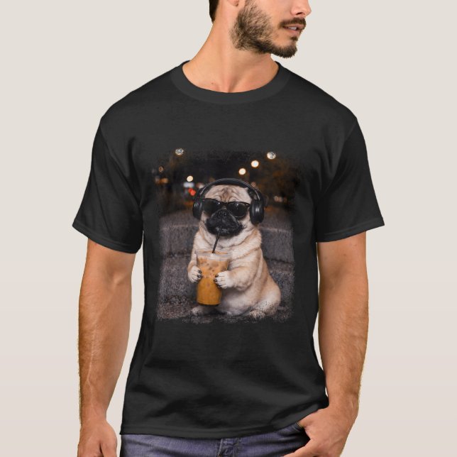 Pug drinking iced coffee lover humor funny dog mem T-Shirt (Vorderseite)