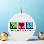 Pulmonologe Peace Liebe Pulmonology Christmas Keramik Ornament<br><div class="desc">Peace Liebe Pulmonology. Ein cooler Pulmonologe Weihnachtsschmuck für einen Lungenarzt oder eine Krankenschwester mit einem Friedenszeichen,  Herz und Lunge. Ein tolles Geschenk für einen Lungenspezialisten,  der Asthma und andere Atembeschwerden Leckerei.</div>