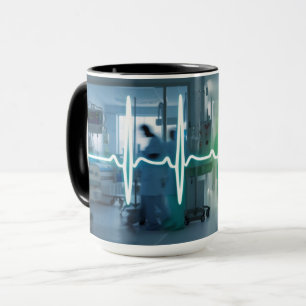 Puls der Pflege: Der Herzschlag einer Krankenhaus- Tasse