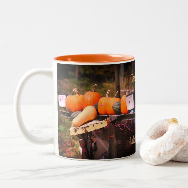 Pumpen auf LKW-Natur Personalisiert Zweifarbige Tasse (Mit Donut)