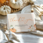 Pumpkin Autumn Baby Showdusche Danke Karte<br><div class="desc">Unsere Pumpkin Autumn Baby Shower Dankeschön Card, die Ihre Dankbarkeit mit saisonalem Charme zum Ausdruck bringen soll. Mit einem köstlichen Kürbisdesign und warmen Herbstfarben ist diese Dankeschön-Karte ideal, um Ihren Gästen herzliche Botschaften zu senden. Ideal als Ergänzung zu einer Babydusche mit fallendem Thema, fügt es Ihren Dankesbekundungen eine gedankenvolle und...</div>