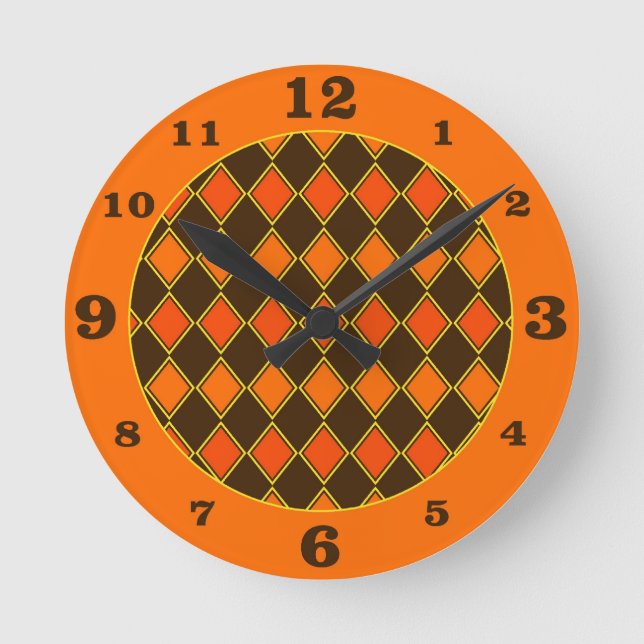 Pumpkin Gewürz Herbst Harlequin Muster Runde Wanduhr (Vorderseite)