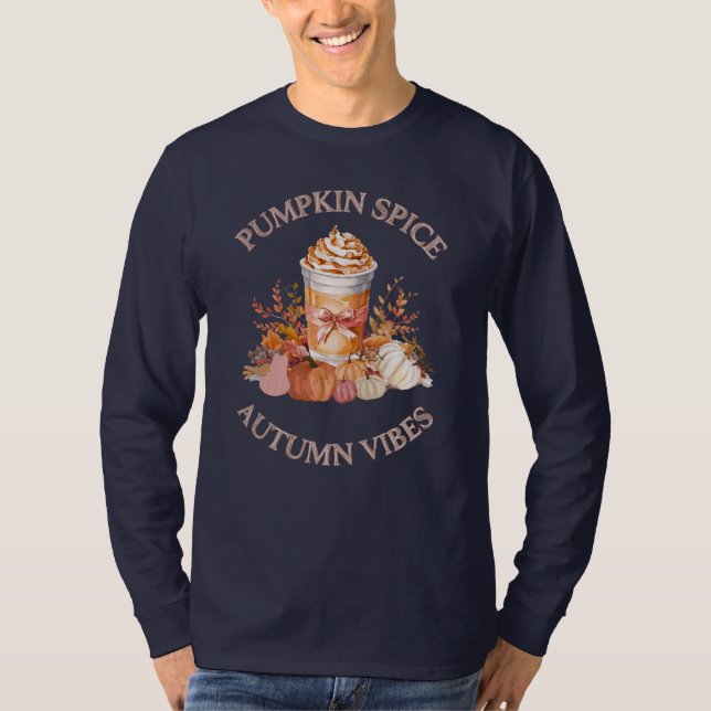 Pumpkin Gewürz Latte Gemütliche Herbstkürbis Saaso T-Shirt (Vorderseite)