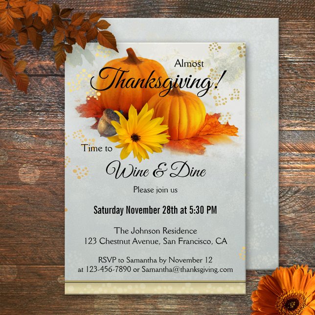 Pumpkin Gold Erntedank Dinner Party Einladung (Thanksgiving invitation featuring colorful pumpkins on a grey painted background with gold sparkles)