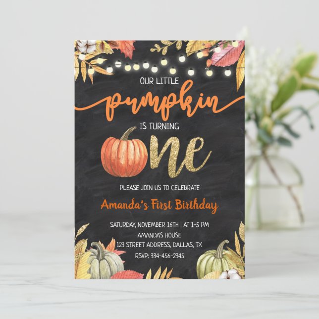 Pumpkin Gold Fall Chalkboard Einladung (Stehend Vorderseite)