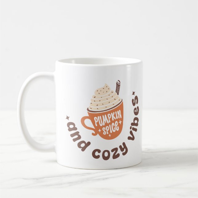 Pumpkin Spice and Cozy vibes – Cute Fall PSL  Kaffeetasse (Links)