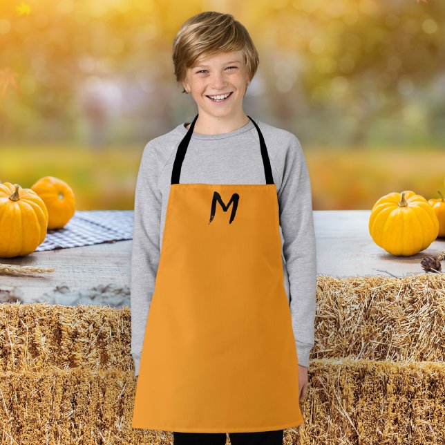 Pumpkin Yellow Stilvoll Einfache Mit Monogramm Küc Schürze (A bright pumpkin yellow apron with monogram initial, ideal for the Fall season and Thanksgiving)