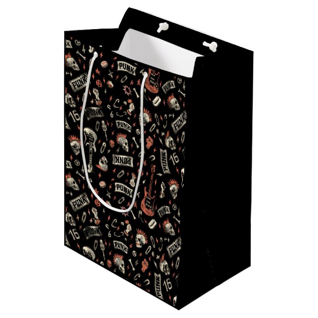 Punk Rock Pattern - Bold & Rebellious Mittlere Geschenktüte (Vorderseite Schrägansicht)