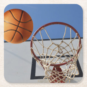 Punktebasketball, der durch einen Hoop geht, Rechteckiger Pappuntersetzer