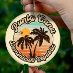 Punta Cana Dominican Palm Tree Retro Sunset 60er Keramik Ornament<br><div class="desc">Punta Cana Retro Strand Design für Urlaub. Punta Cana Karibik Insel Vintage Souvenirs für Reisen zur Karibikinsel. Punta Cana Beach Artwork für dominikanische Urlauber und Rucksacktouristen. Punta Cana im karibischen Retro-Souvenir. Design für Backpacker und Reisen nach Dominikanische Republik.</div>