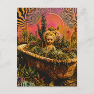 Puppe in einer Badewanne voller Pflanzen Spaß Gart Postkarte