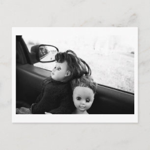 Puppenporträt - Puppen im Auto Postkarte