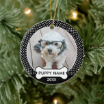 Puppy Dog Christmas Foto Polka Dot Black Keramik Ornament<br><div class="desc">Perfektes Geschenk für ein Lieblingstier - Hund oder anderes. Passen Sie sich mit Ihrem Foto an. Wenn Sie das Foto oder den Typ anpassen möchten,  klicken Sie auf die Schaltfläche DIESE ANPASSEN.</div>