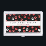Puppy Dog Pfow Print | Schwarzes Rosa und Weiß Visitenkarten Dose<br><div class="desc">Die Visitenkartenhalterung zum Thema "Animal" ist mit einem stylischen und skurrilen Puppy-Hund-Pfoten-Printmuster mit rot-rosa, weißem und schwarzem Pfotendruck auf schwarzem Hintergrund ausgestattet. individuelle Name und Titel oder Rolle werden auf einem weißen Banner dargestellt, wobei rosa und schwarze Akzente und Text aufeinander abgestimmt werden. Berufliche Visitenkartenhalter für Tiere sind perfekt geeignet...</div>