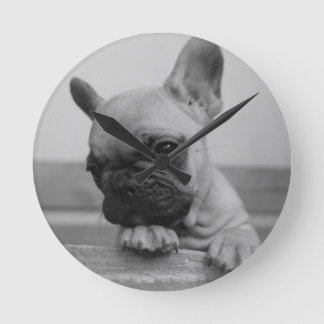 Puppy Frenchie Runde Wanduhr
