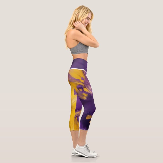 Purple and Gold Abstract Capri Leggings (Rechts)