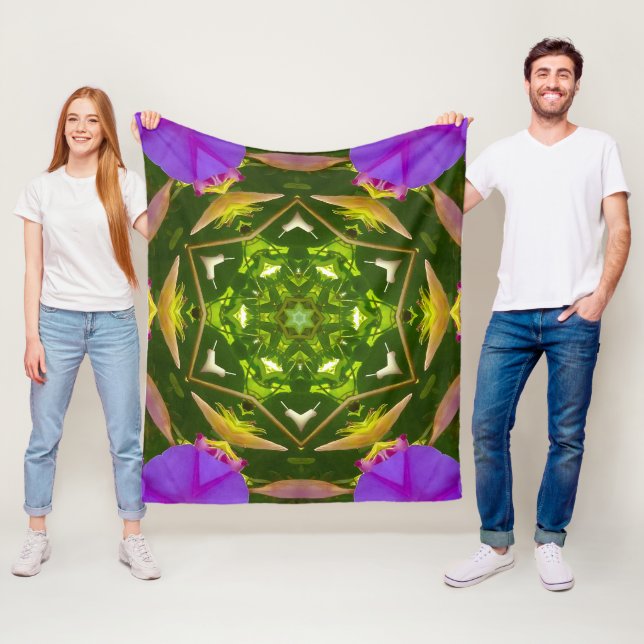 PURPLE AND GREEN ABSTRACT DRAWING. SAMER BRASIL. 4 FLEECEDECKE (Beispiel)
