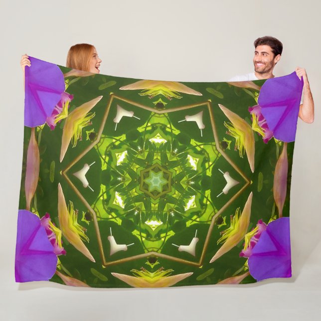 PURPLE AND GREEN ABSTRACT DRAWING. SAMER BRASIL. 4 FLEECEDECKE (Beispiel)