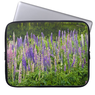 Purple and Pink Lupine Floral Photography Laptopschutzhülle