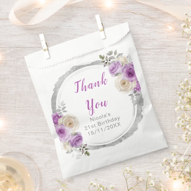 Purple and Silver Elegant Flowers Birthday Geschenktütchen (Ausgeschnitten)