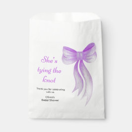 Purple Bow She's Tying the Knot Bridal Shower Geschenktütchen