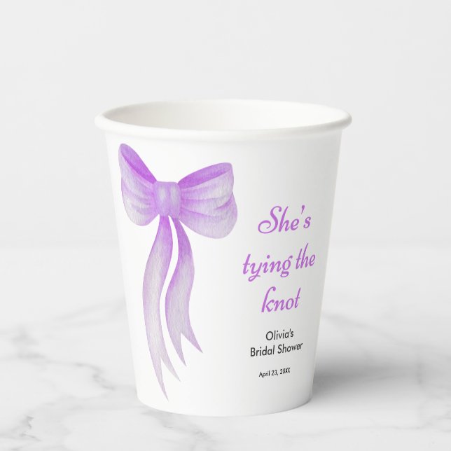 Purple Bow She's Tying the Knot Bridal Shower  Pappbecher (Vorderseite)