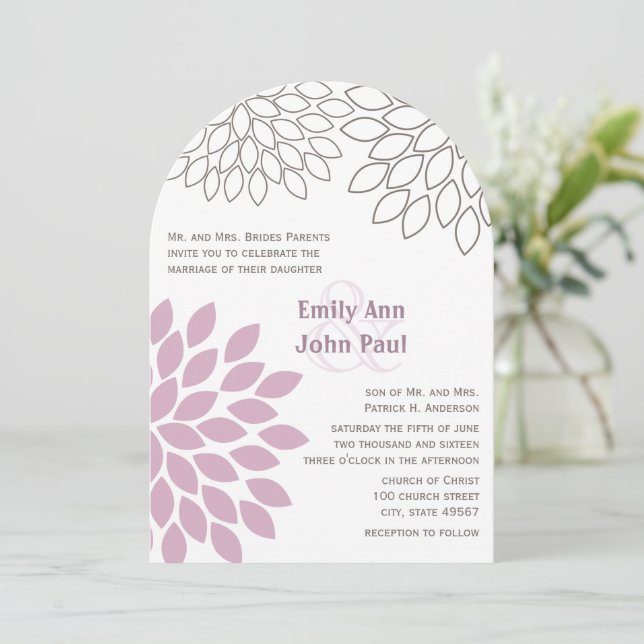 Purple Floral Chrysanthemum Invitations de mariage (Debout devant)