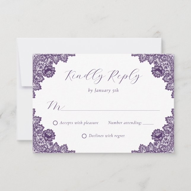Purple Floral Lace Rustic Burlap Hearts Wedding RSVP Karte (Vorderseite)