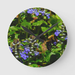 Purple Flower and Bumble Bee Runde Wanduhr