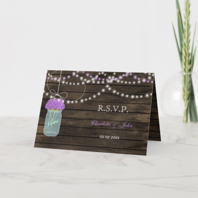 Purple Flowers Mason Jars Barn Wood Wedding Einladung (Vorderseite)