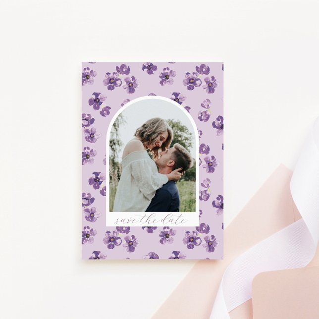 Purple Flowers Romantic Script Arch Foto Save The Date (Von Creator hochgeladen)