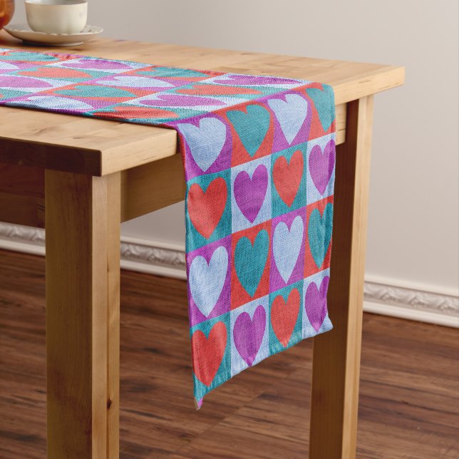 Purple Green and Red Checked Heart Pattern Kurzer Tischläufer (Beispiel)