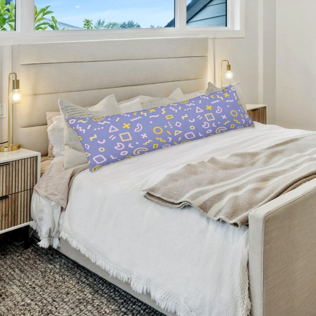 Purple Memphis Pattern Body Pillow Seitenschläferkissen (Von Creator hochgeladen)