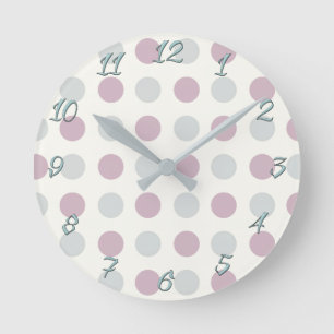 Purple Polka Dot Retro Design Runde Wanduhr