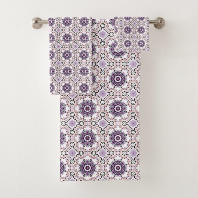 Purple, white and gray geometric mandala pattern  (En situation)