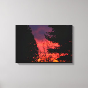 Purpurroter Sonnenaufgang über Hubbell, Michigan Leinwanddruck