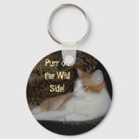 Purr auf dem Schlüsselanhänger der wilden Seite