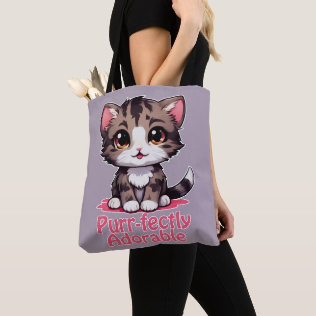 Purr-süßer Chibi Kawaii Kitten in Pink Tasche (Von Nahem)