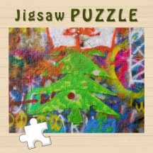 Arbre de Noël vert sur un mur de graffitis -