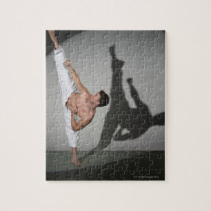 Puzzle Artiste martiale masculine exécution coup de pied,