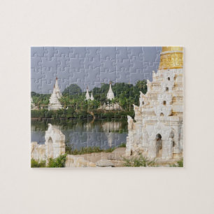 Puzzle Asie, Myanmar (Birmanie), Mandalay. Un bouddhiste