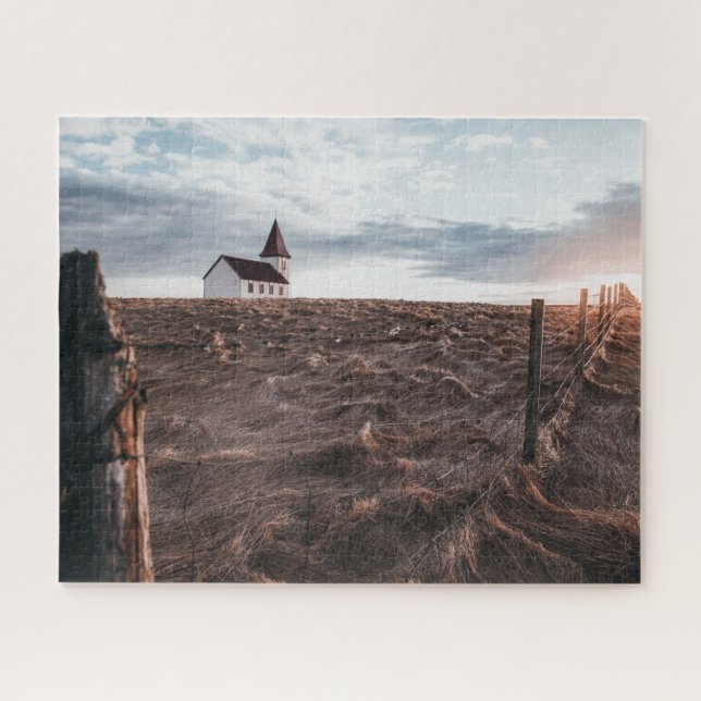 Puzzle Bâtiment de l'église et terrain de foin au coucher (Horizontal)