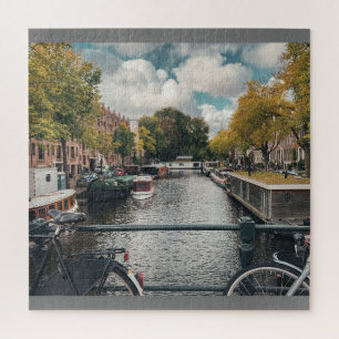 Puzzle beau canal sous un ciel nuageux