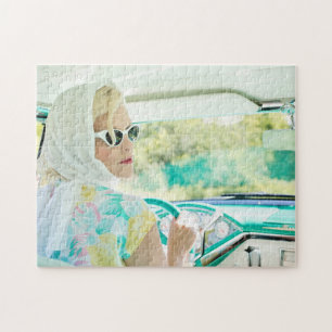 Puzzle Blonde des années 1950 dans un Thunderbird Turquoi