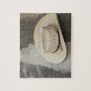 Puzzle Casquette Cowboy accroché sur le mur du cabine en