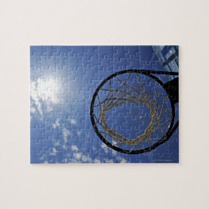 Puzzle Cercle de basket-ball et le Sun, contre le ciel